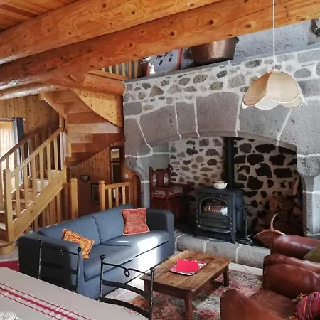 Maison Typique Pleine De Charme Cantal