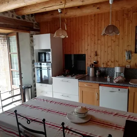 Maison Typique Pleine De Charme Cantal Holiday home Peyrusse