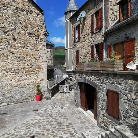 Maison Typique Pleine De Charme Cantal *