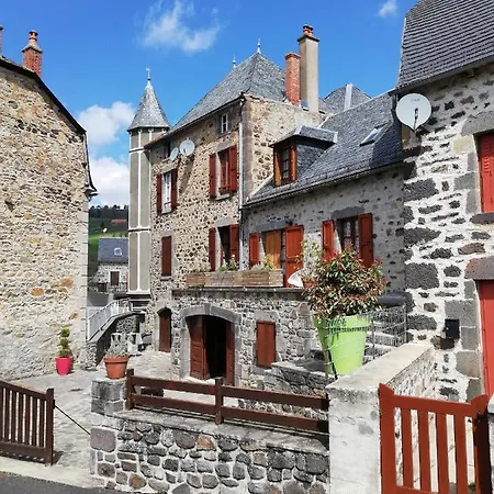 Hébergement de vacances Maison Typique Pleine De Charme Cantal