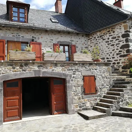 Maison Typique Pleine De Charme Cantal