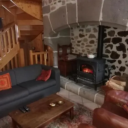 Maison Typique Pleine De Charme Cantal Holiday home Peyrusse