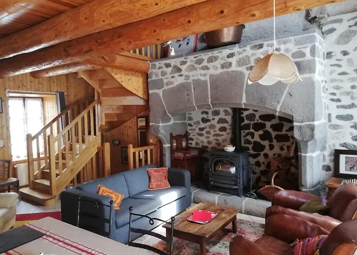 Maison Typique Pleine De Charme Cantal