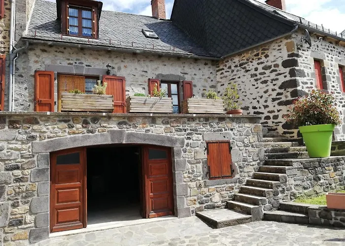 Maison Typique Pleine De Charme Cantal
